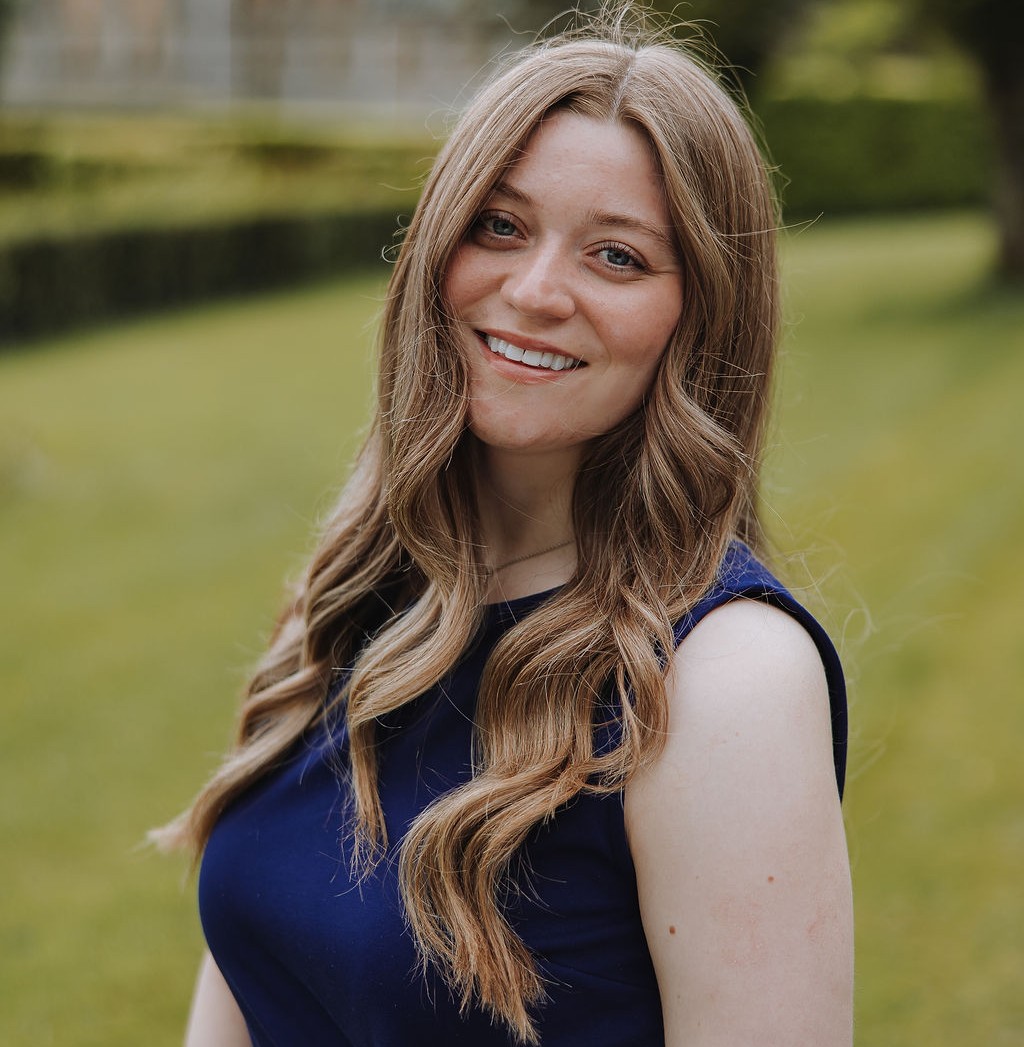 USE THIS amanda 1 - Accounting 4 Everything Team,The team - Accounting 4 Everything